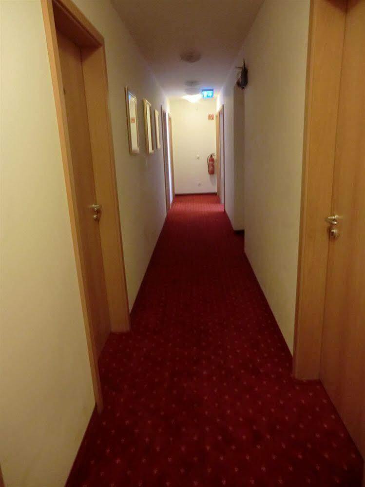 Andra Hotel